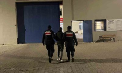 Hırsızlık suçundan aranan şahsı jandarma yakaladı