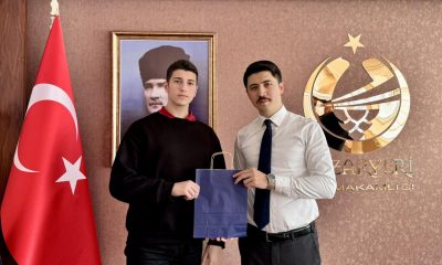 Bilecik’te ikinci olan öğrencileri makamında kabul etti
