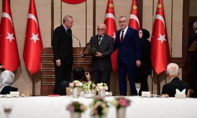 Mehmet ’Usta’ Cumhurbaşkanı Erdoğan’dan plaket aldı
