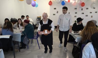 Kütahya’da engelli bireylerin garsonluk yaptığı kafe, vatandaşların yoğun ilgisiyle karşılaştı