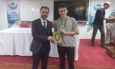 Kütahya’da “Hediyem Kur’an Olsun” projesi kapsamında öğrencilere Kur’an-ı Kerim hediye edildi