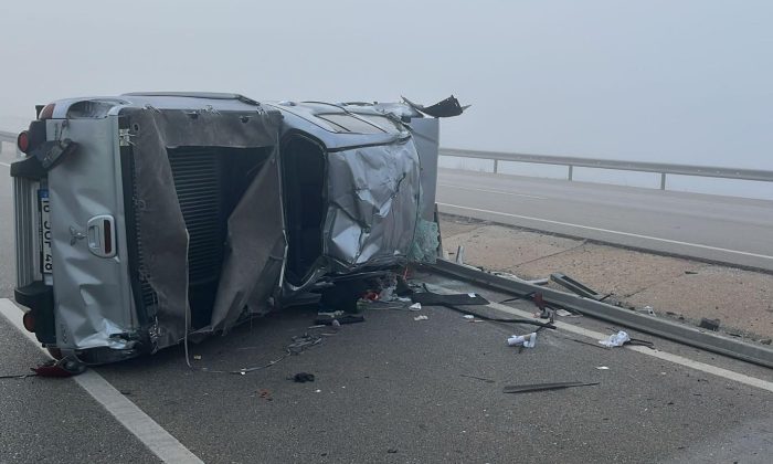 Takla atan otomobilde 4 kişi yaralandı