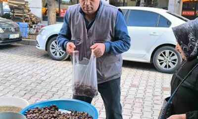 (ÖZEL) Kilosu 200 lirayı bulan kestane yine kış mevsiminin vazgeçilmezleri arasında