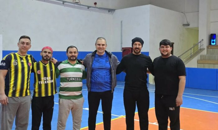 Başkan Dilsiz’den kız voleybol takımına maç öncesi motivasyon desteği