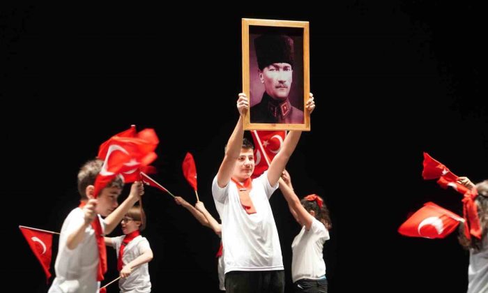 Özel gereksinimli çocukların gösterisi ayakta alkışlandı