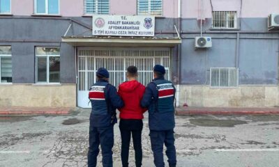 Hırsızlık suçundan aranan şahsı jandarma yakaladı