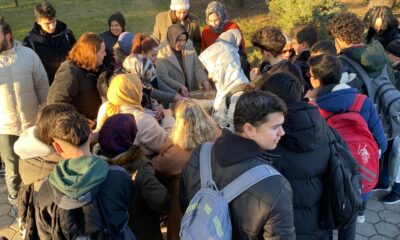 Eskişehir’de Ak Parti Kadın Kollarının dağıttıkları sıcak çorbalara yoğun ilgi