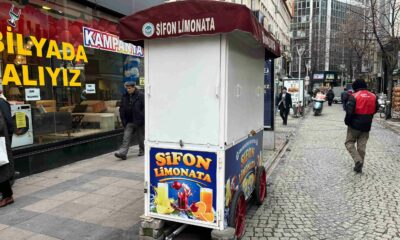 Seyyar esnaf soğuk havadan dolayı kepenk kapattı