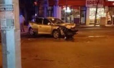 Kavşakta otomobiller çarpıştı, 2 kişi yaralandı