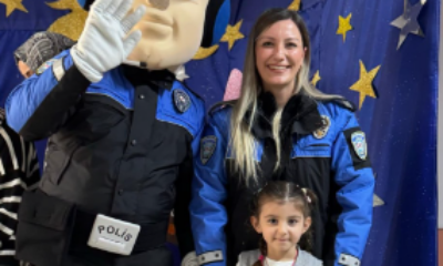 Polis ekipleri öğrencilerin karne sevincine ortak oldu