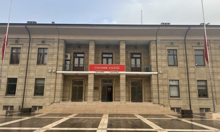 Eskişehir’de bayraklar yarıya indirildi