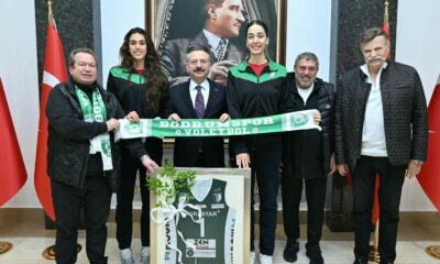 Bodrumspor Kadın Voleybol Takımı’ndan Eskişehir Valisi Aksoy’a ziyaret