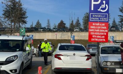 Engelliler için park yerlerine ve rampalara park eden 24 sürücüye ceza yazıldı
