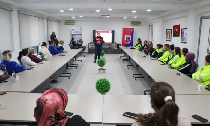 Jandarma ekiplerinden firma çalışanlarına seminer