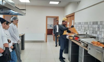Üniversite öğrencileri ’Hızlı Yemek Restoran Uygulamaları’ sayesinde yaparak öğreniyorlar