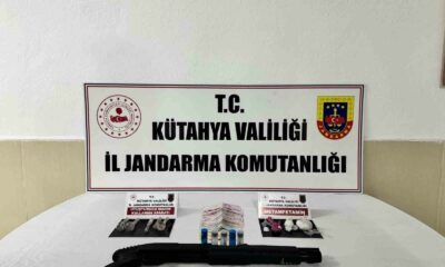 Kütahya’da uyuşturucu operasyonu: 40 gram metamfetamin ve ruhsatsız av tüfeği ele geçirildi