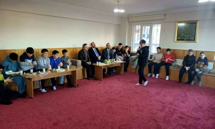 Müftü İrfan Açık “Gençliğe Değer Ara Dönem Kampı”nı ziyaret etti