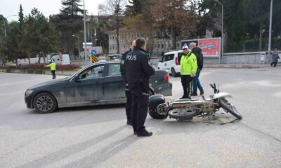 Bilecik’te motosiklet ile otomobil çarpıştı, 1 kişi yaralandı