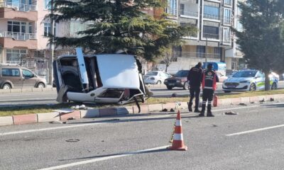 Tavşanlı’da tır ile otomobil çarpıştı: 3 yaralı