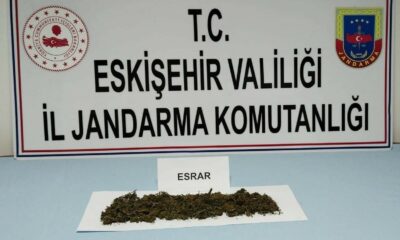 Araçta uyuşturucu madde bulunduran 2 şahıs yakalandı