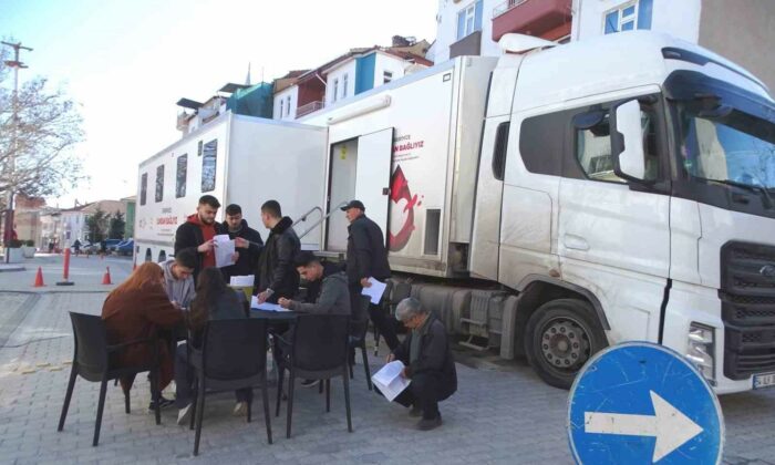 Hisarcık’ta “Birbirimize candan bağlıyız” sloganıyla kan bağışı kampanyası düzenledi