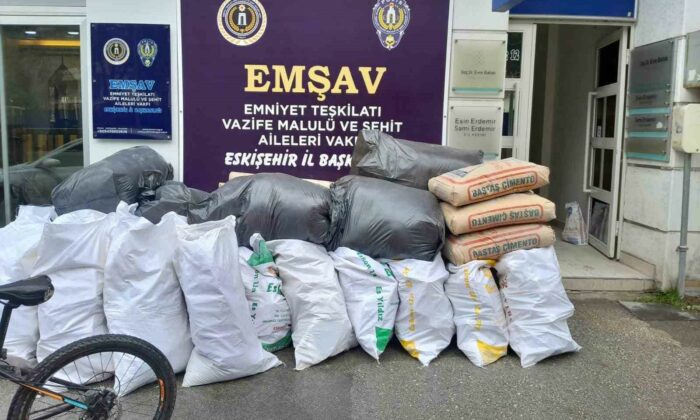 Kaldırıma bırakılan inşaat atıkları tepkiye neden oldu
