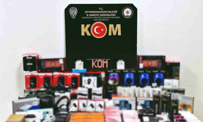 Polis çok sayıda kaçak elektronik ürün ele geçirdi