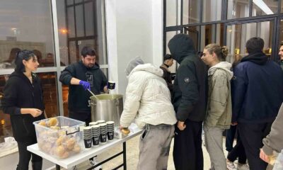 Öğrencilere sınav döneminde çorba ikramı devam ediyor