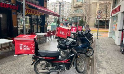 Trafiğe kapalı olmasına rağmen otopark gibi kullanılan sokakla ilgili hala çözüm üretilmedi