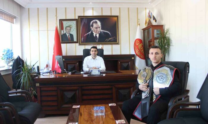 Kickboksçu WMAOC Şampiyon Turgut’u makamında ağırladı