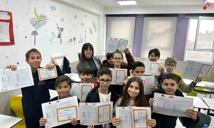 Bilecik’te 39 bin 252 öğrenci karne sevinci yaşadı