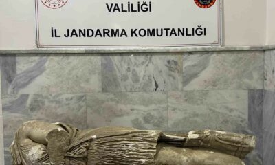 Roma dönemine ait 1,5 metrelik heykeli satmak isterken yakalandılar