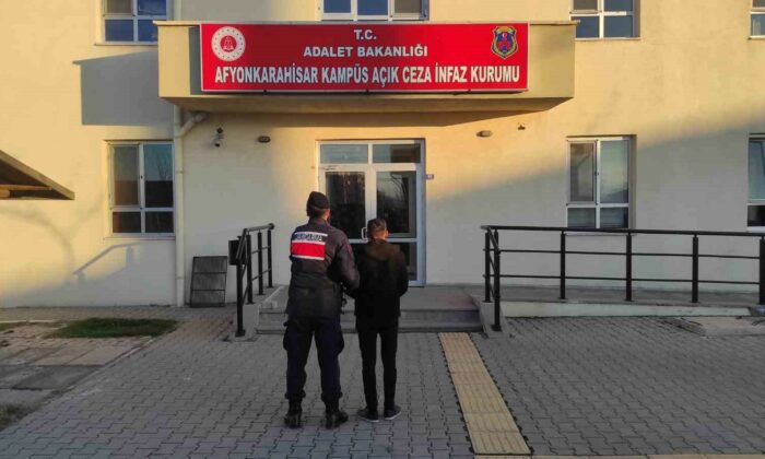 Hapis cezalarıyla aranan 2 kişiyi jandarma yakaladı