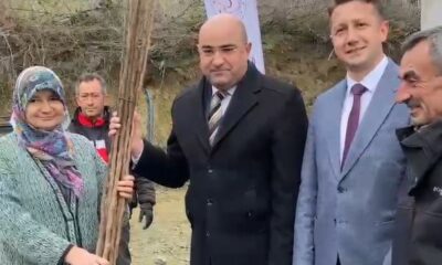 Tavşanlı’da 29 çiftçiye 2 bin 784 hünnap ve cennet hurması fidanı dağıtıldı