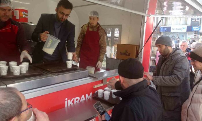 Kütahya Vakıflar Bölge Müdürlüğü, Miraç Kandili dolasıyla halka salep ikramında bulundu
