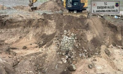 Eskişehir’de kaçak kazı yaparken suçüstü yakalanan 2 kişi tutuklandı