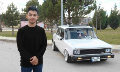 Sıfır araçlarda olmayan cam tavanı 34 yaşındaki aracına yaptırdı