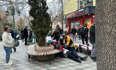 Sokakta fenalaşan ve kalp masajı ile hayata döndürülen şahıs, hayatını kaybetti