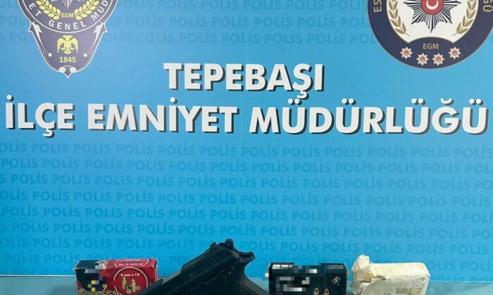 Polis ekipleri 2 tabanca ve 158 fişek ele geçirdi