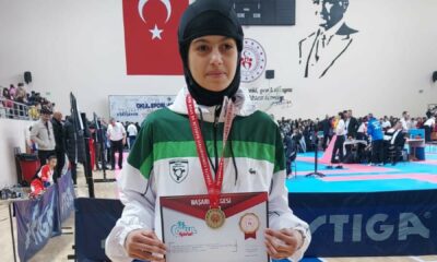 Eskişehir Orgeneral Halil Sözer Ortaokulu öğrencisi ‘Kick Boks’ müsabakalarında Türkiye birincisi olarak altın madalya kazandı