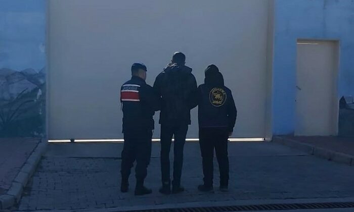 Afyonkarahisar’da 3 ayrı suç kaydı ile aranan şahıs yakalandı