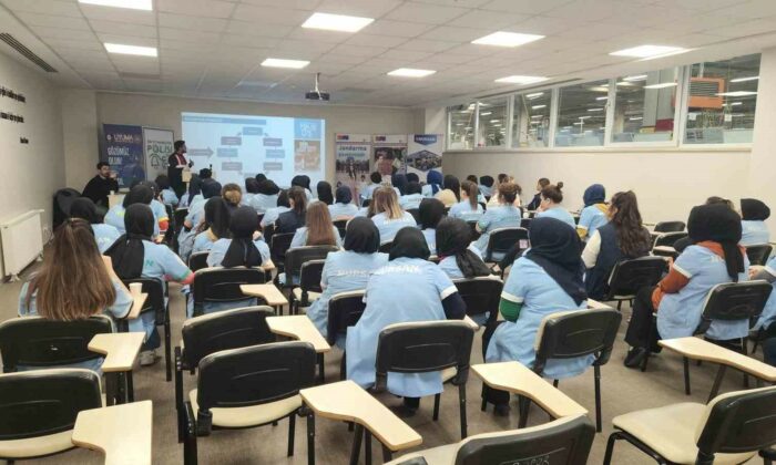 Tavşanlı’da 92  kadın işçiye dijital bağımlılık ve siber zorbalık konularında eğitim