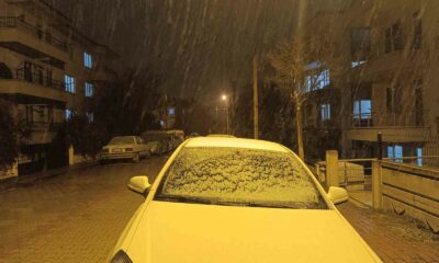 Afyonkarahisar’da beklenen kar yağışı başladı
