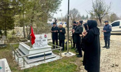 Hisarcık’ta şehit asker Arık, mezarı başında anıldı