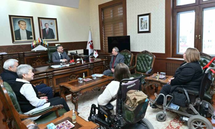 Türkiye Sakatlar Derneği Eskişehir Şubesi’nden Vali Hüseyin Aksoy’a ziyaret