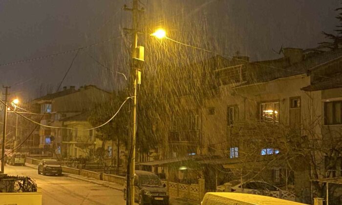 Eskişehir’de kar yağışı başladı
