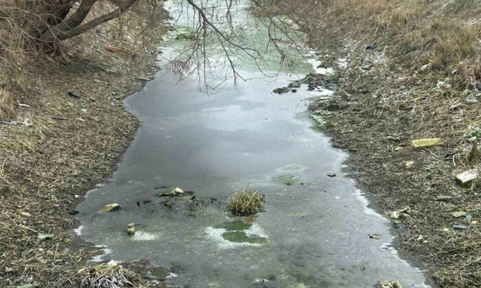 Eskişehir’de sulama kanalları buz tuttu