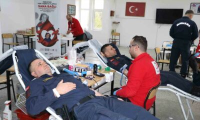 Kütahya’da jandarmadan Kızılay’a kan bağışı
