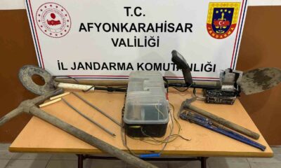 Devriye gezen jandarma definecileri suçüstü yaptı