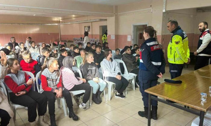 Kütahya’da jandarmadan öğrencilere eğitim
